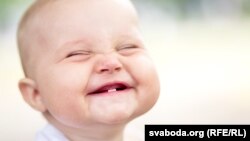 Ýylgyrýan çagajyk.