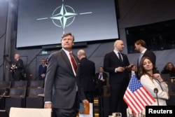 Заступник державного секретаря США Крістофер Ландау взяв участь у засіданні міністрів закордонних справ НАТО в штаб-квартирі альянсу в Брюсселі, Бельгія, 3 грудня 2025 року