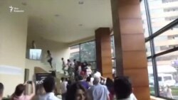 Протестующие сорвали конференцию Кочаряна