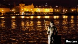 Çehiýanyň paýtagty Pragadaky "Wlatawa" derýasynyň kenary