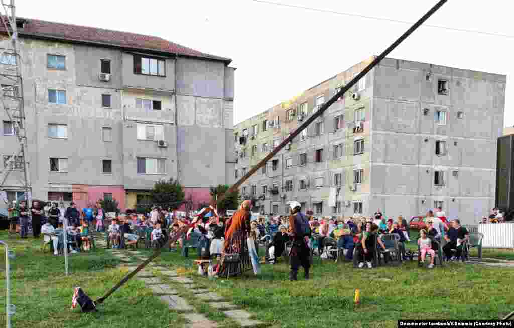 Spectacolul Huoooo! al trupei Auoleu ilustrează societatea românească actuală