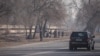Бишкек. Жумуш издеп көчө боюнда отургандар. Иллюстрациялык сүрөт.