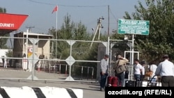 КПП «Достук» («Дустлик») на узбекско-кыргызской границе.