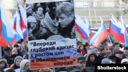 Мәскәүдә Борис Немцовның үтерелүенә бер ел тулуны искә алырга чыккан оппозиция тарафдарлары
