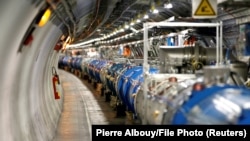 CERN-ის დიდი ჰადრონული ამაჩქარებელი ჟენევის მახლობლად. 23 ივლისი, 2014.