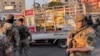 شماری از سلاح‌های جمع‌آوری شده از گروه‌های فلسطینی توسط ارتش لبنان در روز پنجشنبه