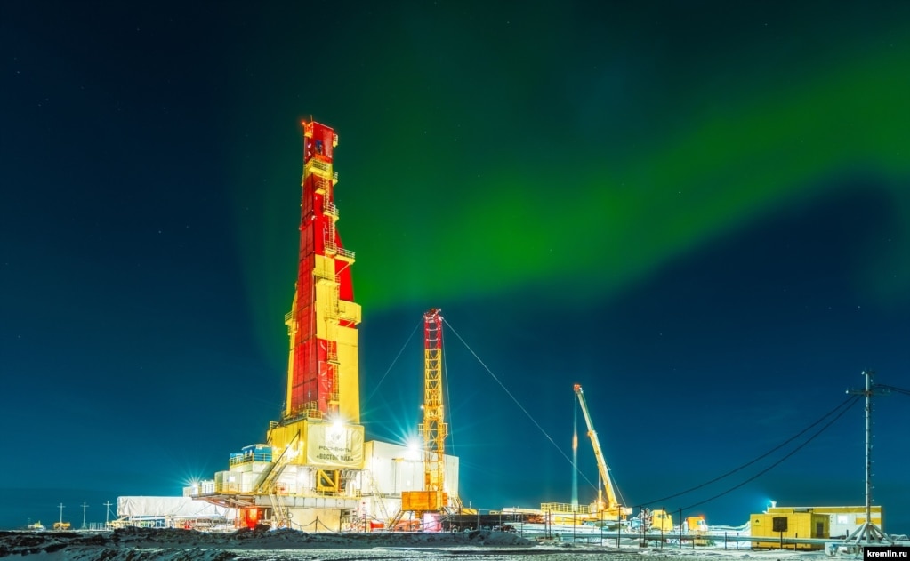 Видобуток нафти росіянами в Арктиці