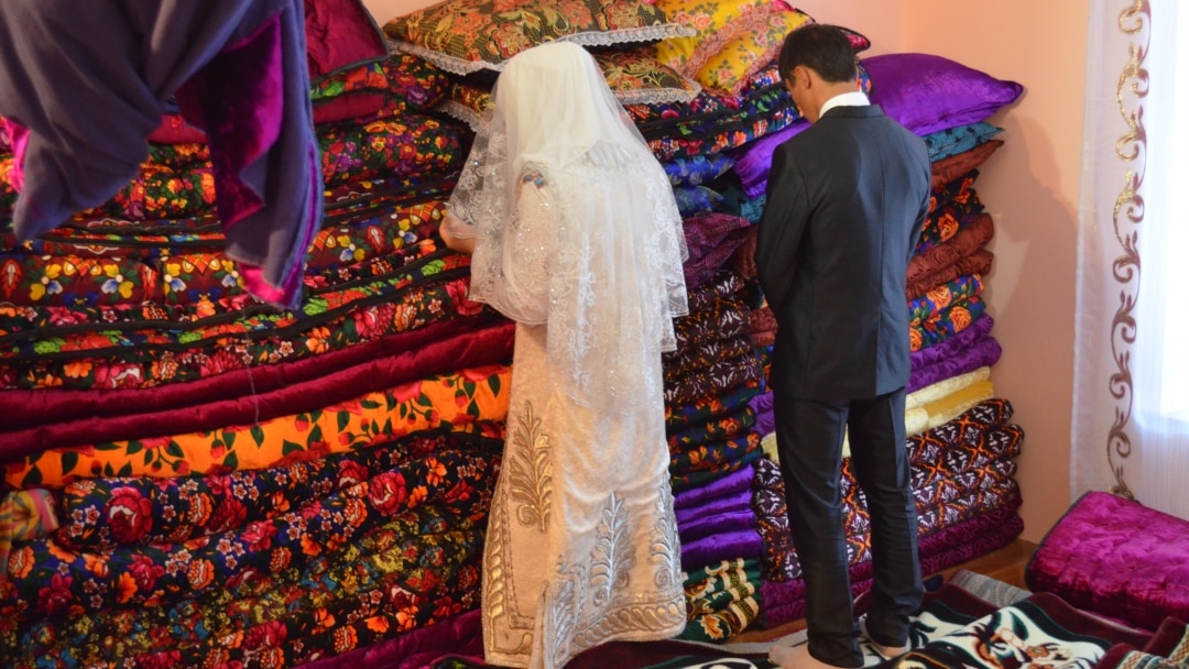 Жалаңаш су астындағы порно