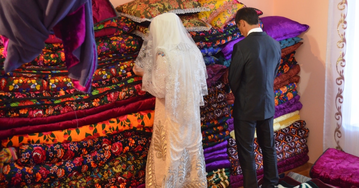 Садо-масо пизда мен Дик үстіндегі бұрмаланулары бар