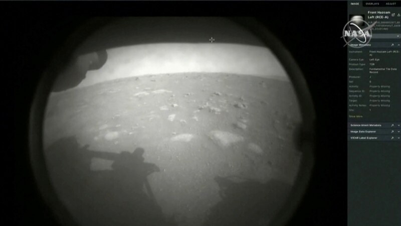 د چین فضایي بیړۍ د مریخ پر غولي  خپل روبات ښکته کړ