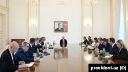 Ադրբեջանի նախագահ Իլհամ Ալիևն ընդունում է ՆԱՏՕ-ի պատվիրակությանը, Բաքու, 6-ը նոյեմբերի, 2025թ.