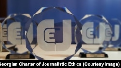 "ჟურნალისტური ეთიკის ქარტია" წლების განმავლობაში აჯილდოებდა ქართველ ჟურნალისტებს ეთიკური გაშუქებისათვის „ქარტიის პრიზით“.