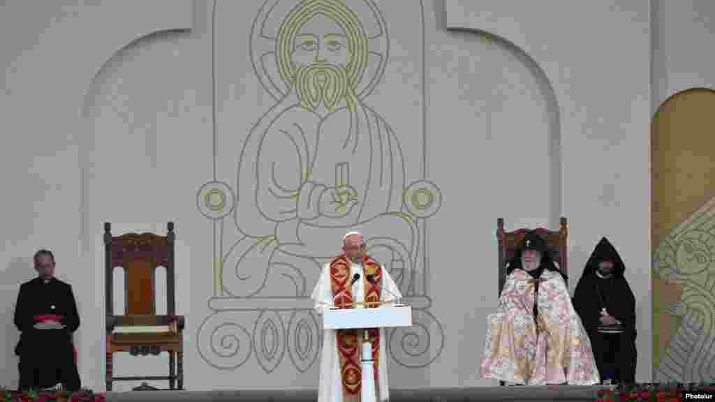 Armenia/Holy See - Ecumenical meeting and prayer for peace by Pope Francis and Catholicos of All Armenians Garegin II at the Republic Square in Yerevan,25Jun,2016