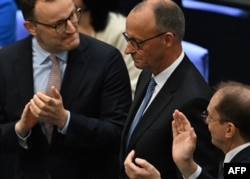 Фрідріх Мерц отримує оплески в Бундестазі після свого обрання канцлером Німеччини, Берлін, 6 травня 2025 року