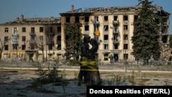 Руйнування у Дружківці, місті, розташованому за 10 кілометрів від лінії фронту на Донеччині
