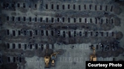 Zeci de morminte săpate în Minab, sudul Iranului.