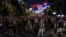 Учасники протестів в Белграді, Сербія, 14 серпня 2025 року