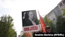 "Pravda", piše ispod fotografije bivšeg predsednika Kosova, Hašima Tačija. Priština, 7. avgust.