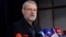 Ali Laridžani razgovara s novinarima pošto se registrovao kao kandidat za predsedničke izbore u junu 2024. u Teheranu, 31. maja 2024.