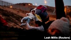 مهاجران هندوراسی در راه آمریکا؛ دسامبر ۲۰۱۸