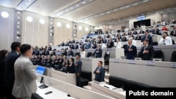 Жогорку Кеңеш. Иллюстрациялык сүрөт.