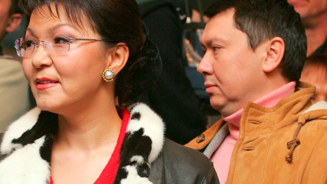 Үйдегі секс қызметтерінің телефон нөмірлері Бұйрықтарды орындаған құлдың порно видеоларын қараңыз