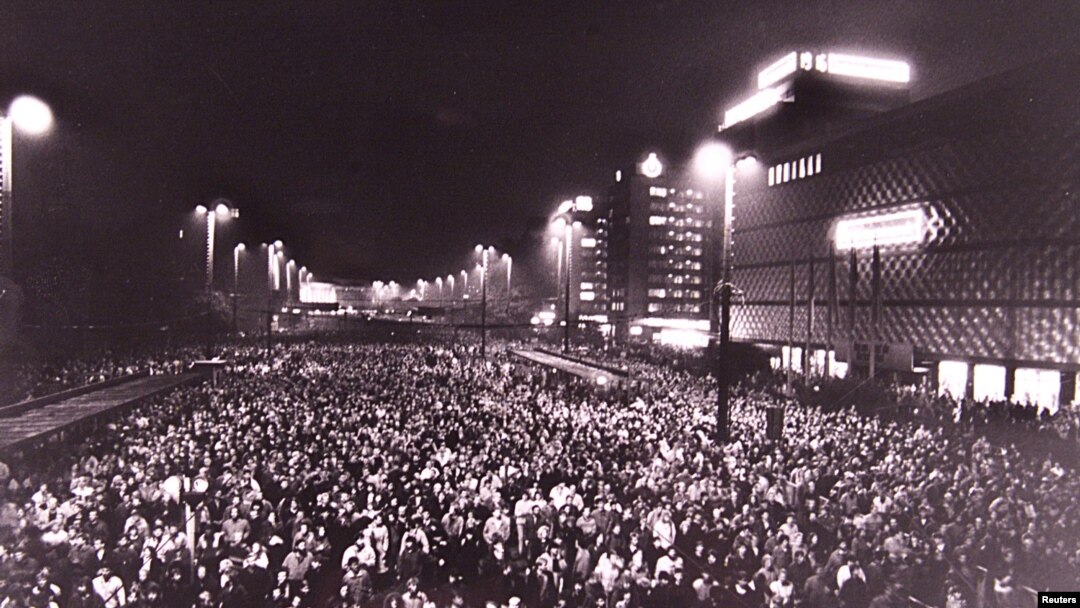 9 octombrie 1989. Leipzig, zeci de oameni manifestează împotriva dictaturii comuniste. FAB/CLH/ - RP1DRILQXFAA