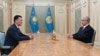 Қазақстан президенті Қасым-Жомарт Тоқаев (оң жақта) Ақордада жаңа тағайындалған вице-президент Ерлан Қаринді қабылдап отыр. Астана, 31 тамыз, 2026 жыл.