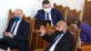 Премиерът Бойко Борисов поздравява депутатите от ГЕРБ по време на изслушване в Народното събрание за реакцията на правителството на кризата, причинена от епидемията от COVID-19