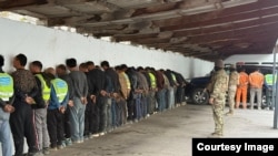 Чүй облустук милициясы тараткан сүрөт. Кытай жарандары аралашкан мушташта кармалгандар. 15-ноябрь, 2025-жыл 