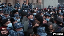 Armenia -- Protesters demanding Prime Minister Nikol Pashinian's resignation clash with riot police outside the main government building in Yerevan, January 28, 2021.