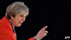 Theresa May planira da Britanija napusti carinsku uniju zajedno sa napuštanjem EU