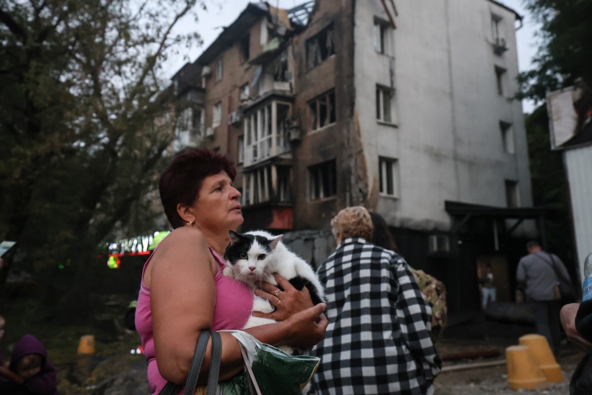 Київ, побитий дронами: люди, пожежі та руйнації під час та після атаки РФ (фоторепортаж)