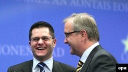 srpski ministar spoljnih poslova Vuk Jeremić i evropski komesar za proširenje Oli Ren na konferenciji za novinare u Briselu