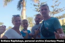 Сям'я Васіля і Сьвятланы Рапіцкіх. Фота з прыватнага архіву