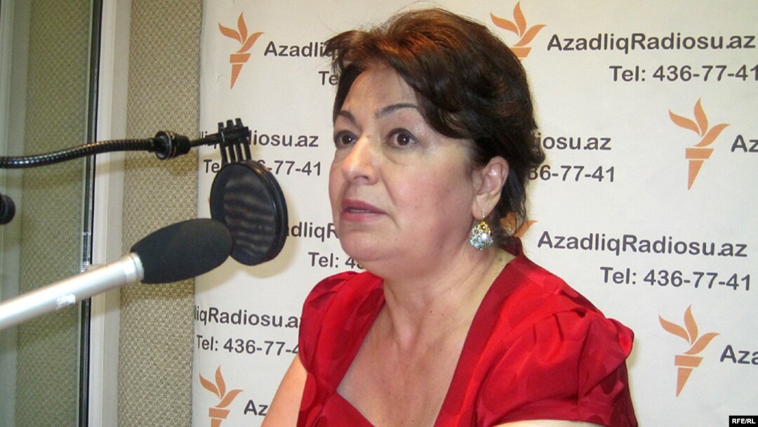 Milli Məclisin deputatı Rəbiyyət Aslanova, AzadlıqRadiosu-nun efirində (arxiv fotosu)