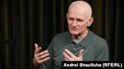 Алесь Беляцький під час інтерв’ю Білоруській редакції Радіо Свобода у Вільнюсі. Грудень 2025 року