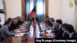 د ولسمشرۍ په ماڼۍ کې جمهور رئیس محمد اشرف غني نن د ازبکستان له لوړ پوړي پلاوي سره چې د هغه هېواد د ملي امنیت مشاور ویکټور محمودوف او د بهرنیو چارو وزیر عبدالعزیز کاملوف پکې شامل وو، لیدنه وکړه