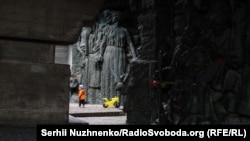 9 травня в Україні відзначали День перемоги над нацизмом. Основні заходи 9 травня у Києві відбувалися традиційно в Парку Вічної слави