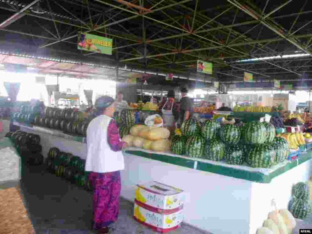 Aşgabadyň "Älemgoşar" bazary