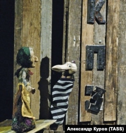 სცენა სპექტაკლიდან “ჩემი გაზაფხულის შემოდგომა”. მოსკოვი