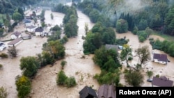 Poplavljene kuće i drugi objekti u selu Luke kod Fojnice, BiH, 4. 10. 2024.