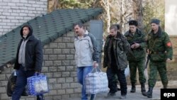 Туткундар мурда алмашылган учурлардын бири. Луганск, 26-февраль, 2016-жыл. 