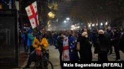 საპროტესტო აქციის მე-13 დღე თბილისში, რუსთაველის გამზირზე. 2024 წლის 10 დეკემბერი