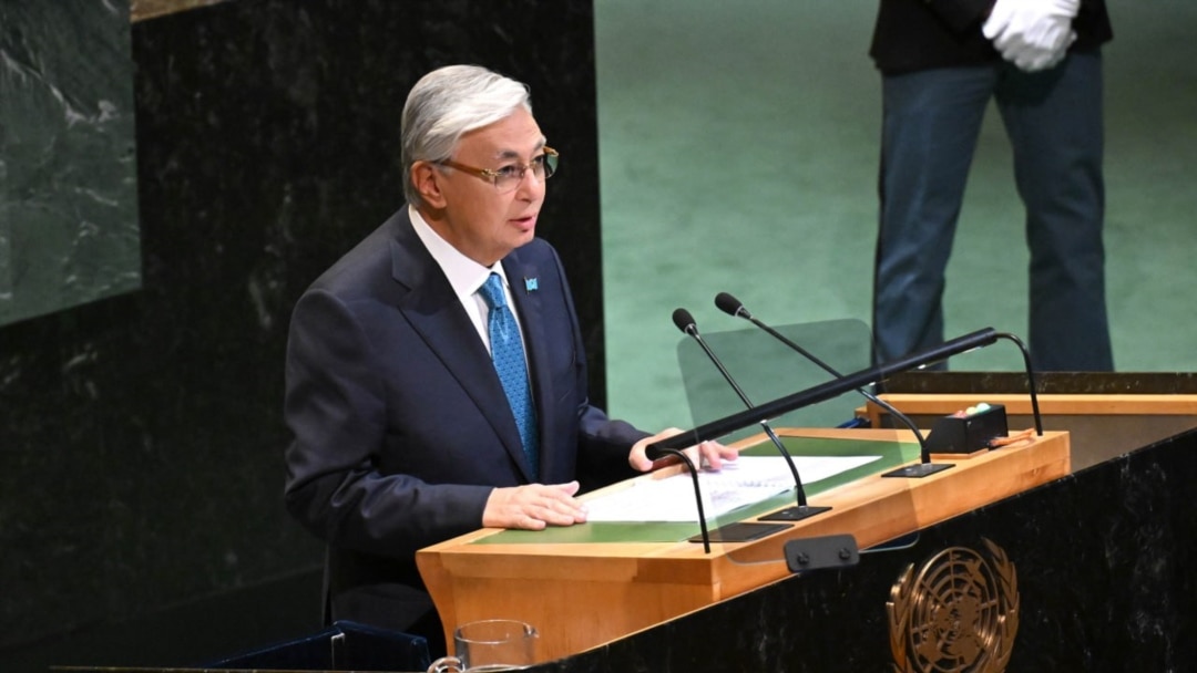 Траннилердің жігітті сиқығанын қараңыз