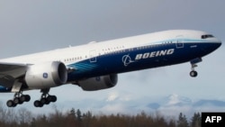 Avion Boeing 777X polijeće na svoj inauguracijski let u Paine Field u Everettu, Washington, 25. januara 2020. 