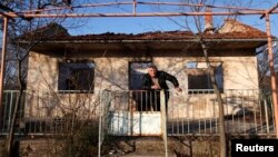 Za ubojstva, pljačke i palež za vrijeme i nakon "Oluje" na vremenske kazne osuđeno je, prema podacima Državnog odvjetništva, 2.380 osoba (na fotografiji jedna od uništenih kuća u Kninu)