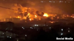 За даними журналістів, у квітні було зафіксовано щонайменше 21 удар України по російських нафтопереробних заводах, об’єктах на морі та нафтопровідній інфраструктурі