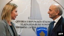 Federica Mogerini i Isa Mustafa u Prištini