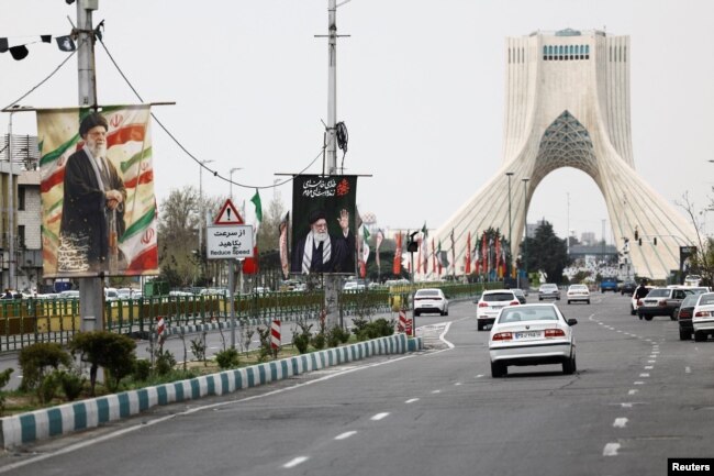 Imazhe të Liderit Suprem të Iranit, Ajatollah i Madh Ali Khamenei, i vrarë në një sulm ajror amerikano-izraelit në një autostradë në Teheran më 23 mars 2026.
